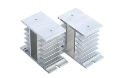 โปรไฟล์การอัดรีดแผ่นระบายความร้อนที่กำหนดเอง High Power Semiconductor Electronics