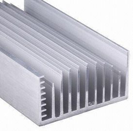 Clear Anodized 6063-T5 อลูมิเนียม LED ระบายความร้อนรายละเอียดการอัดรีดด้วยการแตะ, การตอก