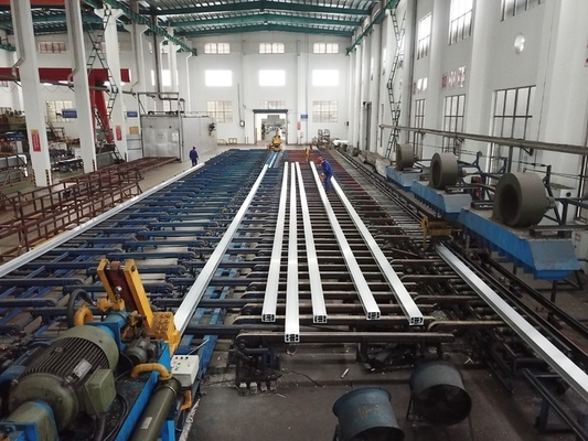 6063-T5 โปรไฟล์ระบายความร้อนจากอะลูมิเนียมแอนโดดสีเงินเรียบสําหรับการระบายความร้อน Led