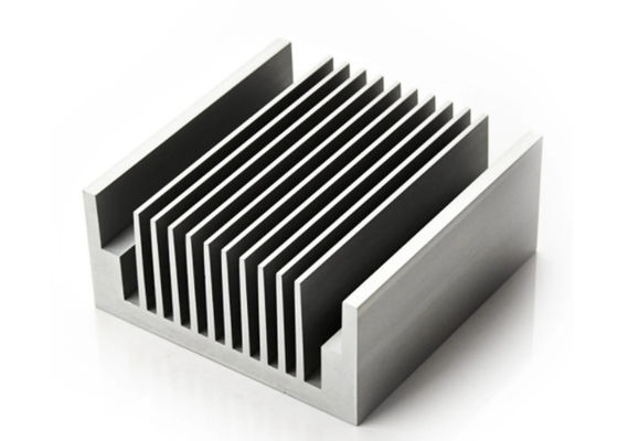 โปรไฟล์การอัดรีดอลูมิเนียมฮีทซิงค์ Anodized 6005 พร้อมการเจาะ / เจาะ