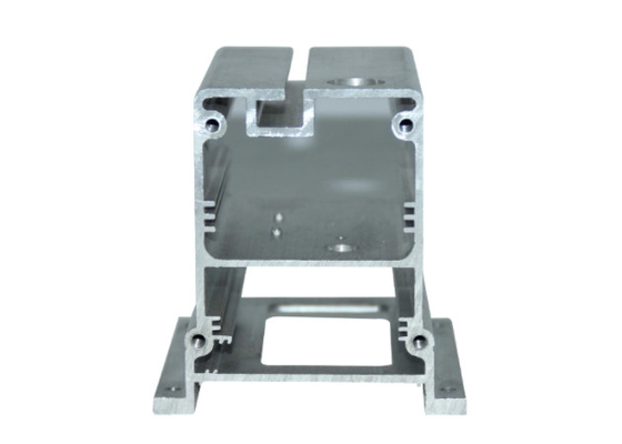 การพ่นสีฝุ่น / อโนไดซ์ T6 6061 โปรไฟล์อลูมิเนียมพร้อมการเจาะ / ตัด